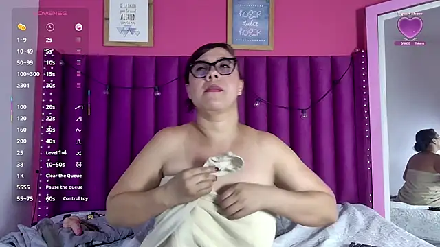 hotlatinateacher online show from February 6, 6:33 pm