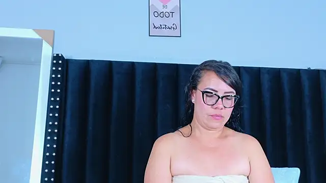 hotlatinateacher online show from February 10, 6:45 pm