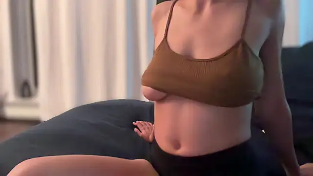 Snapshot of senioritaZol chatting on October 5, 6:01 am senioritaZol online show from October 5, 6:01 am