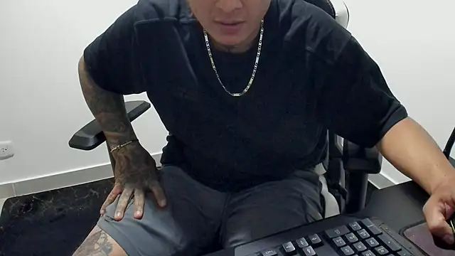 Snapshot of stebankechima chatting on November 1, 11:07 pm stebankechima online show from November 1, 11:07 pm