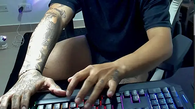 Snapshot of stebankechima chatting on December 16, 1:21 am stebankechima online show from December 16, 1:21 am