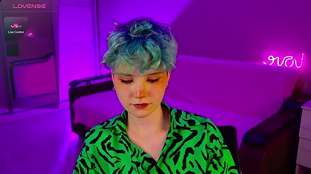 Snapshot of School_Love chatting on December 13, 4:16 pm School Love online show from December 13, 4:16 pm