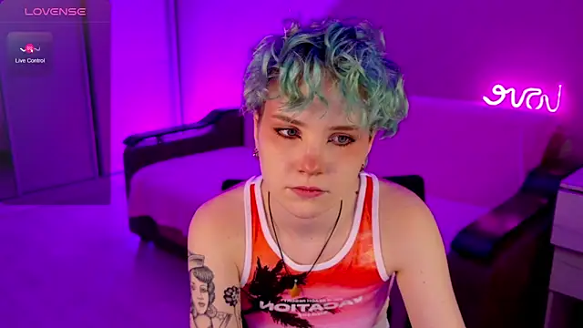 Snapshot of School_Love chatting on December 20, 1:11 pm School Love online show from December 20, 1:11 pm