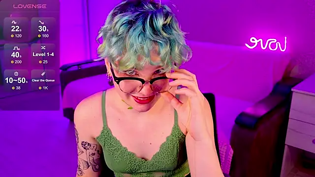 Snapshot of School_Love chatting on December 27, 4:21 pm School Love online show from December 27, 4:21 pm