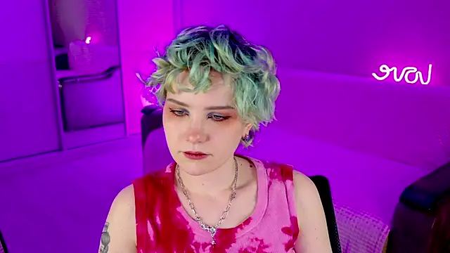 Snapshot of School_Love chatting on February 3, 4:20 pm School Love online show from February 3, 4:20 pm