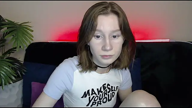 Snapshot of EnigmaSee chatting on December 18, 1:37 am EnigmaSee online show from December 18, 1:37 am