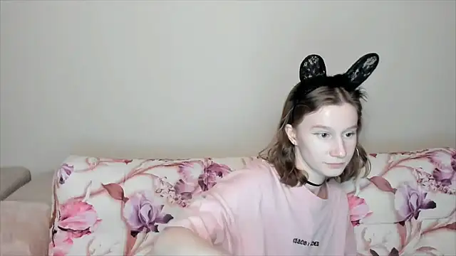 Snapshot of EnigmaSee chatting on December 20, 2:38 pm EnigmaSee online show from December 20, 2:38 pm