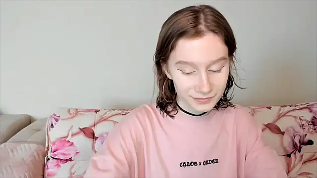 Snapshot of EnigmaSee chatting on December 21, 8:18 am EnigmaSee online show from December 21, 8:18 am