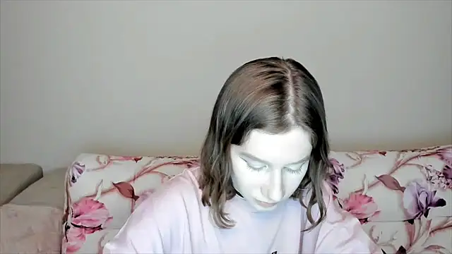 Snapshot of EnigmaSee chatting on December 21, 11:22 am EnigmaSee online show from December 21, 11:22 am