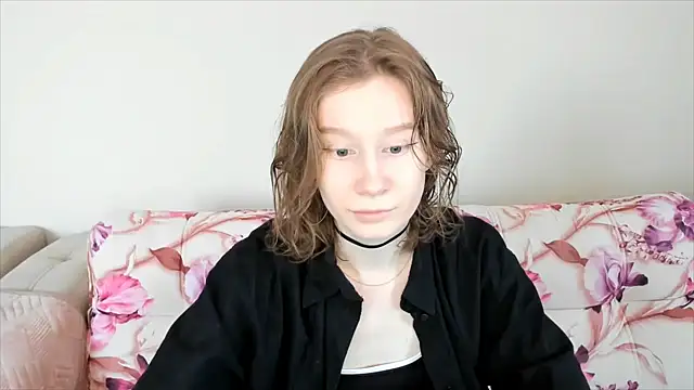 Snapshot of EnigmaSee chatting on December 23, 8:33 am EnigmaSee online show from December 23, 8:33 am