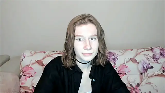 Snapshot of EnigmaSee chatting on December 23, 11:36 am EnigmaSee online show from December 23, 11:36 am