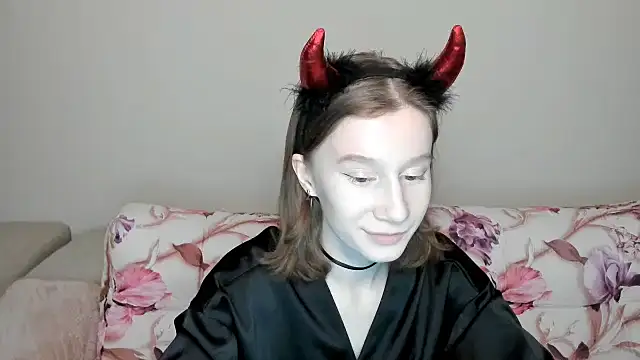 Snapshot of EnigmaSee chatting on December 25, 11:54 am EnigmaSee online show from December 25, 11:54 am