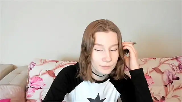 Snapshot of EnigmaSee chatting on December 29, 7:17 am EnigmaSee online show from December 29, 7:17 am