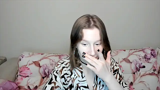 Snapshot of EnigmaSee chatting on January 3, 12:08 pm EnigmaSee online show from January 3, 12:08 pm