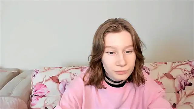 Snapshot of EnigmaSee chatting on January 4, 8:17 am EnigmaSee online show from January 4, 8:17 am