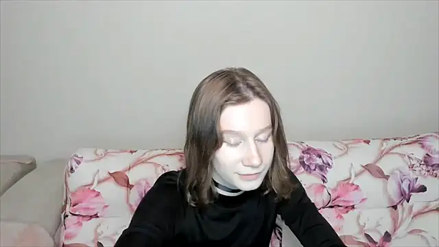 Snapshot of EnigmaSee chatting on January 4, 11:22 am EnigmaSee online show from January 4, 11:22 am