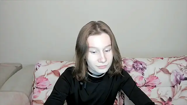 Snapshot of EnigmaSee chatting on January 4, 2:35 pm EnigmaSee online show from January 4, 2:35 pm