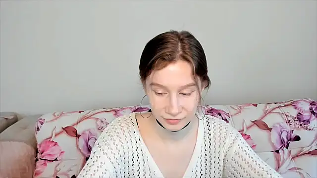 Snapshot of EnigmaSee chatting on January 5, 8:54 am EnigmaSee online show from January 5, 8:54 am