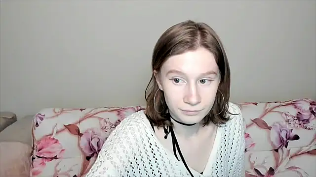 Snapshot of EnigmaSee chatting on January 5, 12:10 pm EnigmaSee online show from January 5, 12:10 pm