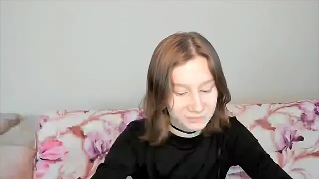 Snapshot of EnigmaSee chatting on January 6, 9:52 am EnigmaSee online show from January 6, 9:52 am