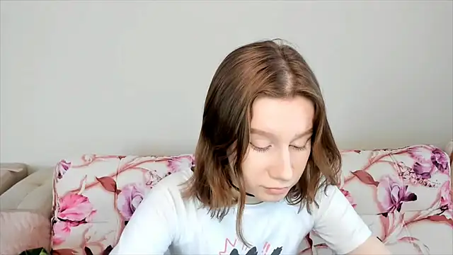 Snapshot of EnigmaSee chatting on January 8, 8:38 am EnigmaSee online show from January 8, 8:38 am