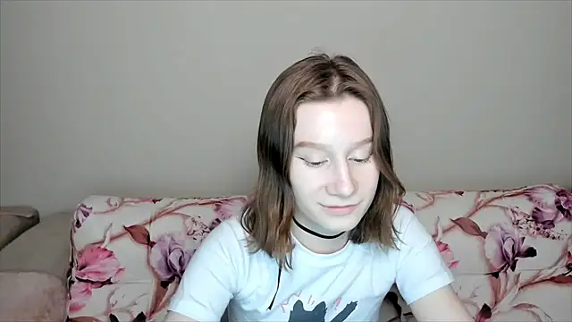 Snapshot of EnigmaSee chatting on January 8, 11:43 am EnigmaSee online show from January 8, 11:43 am