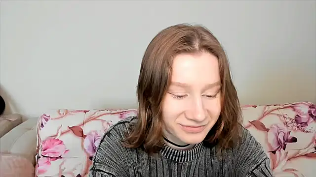 Snapshot of EnigmaSee chatting on January 9, 8:24 am EnigmaSee online show from January 9, 8:24 am