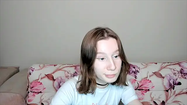 Snapshot of EnigmaSee chatting on January 9, 11:25 am EnigmaSee online show from January 9, 11:25 am