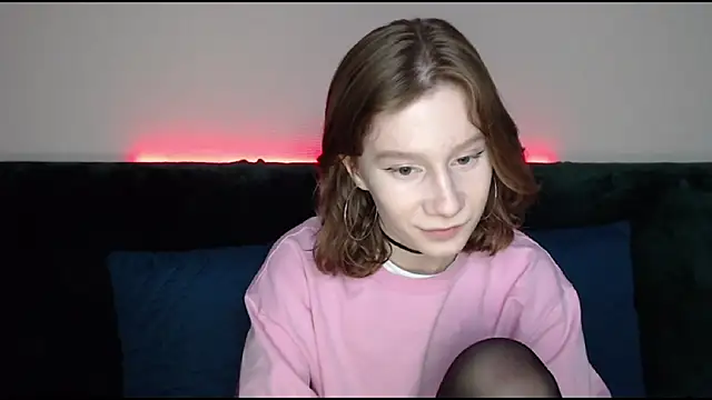 Snapshot of EnigmaSee chatting on January 12, 1:42 am EnigmaSee online show from January 12, 1:42 am