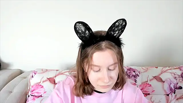 Snapshot of EnigmaSee chatting on January 15, 4:15 am EnigmaSee online show from January 15, 4:15 am