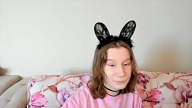 Snapshot of EnigmaSee chatting on January 15, 7:15 am EnigmaSee online show from January 15, 7:15 am