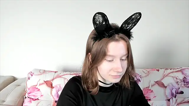 Snapshot of EnigmaSee chatting on January 16, 3:23 am EnigmaSee online show from January 16, 3:23 am