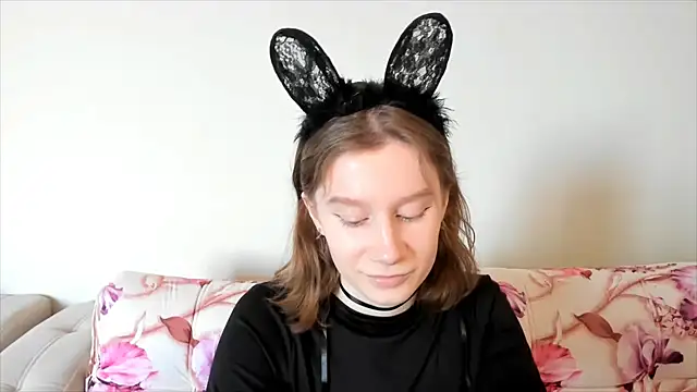 Snapshot of EnigmaSee chatting on January 16, 6:25 am EnigmaSee online show from January 16, 6:25 am