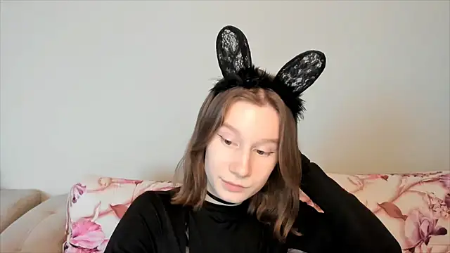 Snapshot of EnigmaSee chatting on January 16, 9:27 am EnigmaSee online show from January 16, 9:27 am