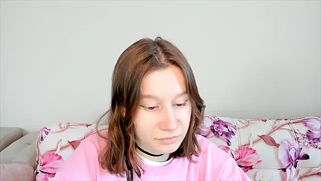 Snapshot of EnigmaSee chatting on January 18, 3:31 am EnigmaSee online show from January 18, 3:31 am