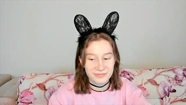 Snapshot of EnigmaSee chatting on January 20, 2:53 am EnigmaSee online show from January 20, 2:53 am