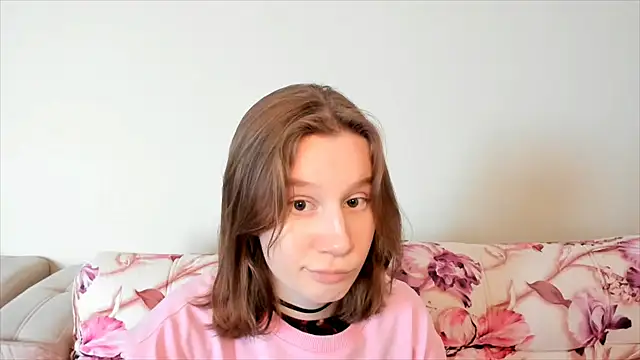 Snapshot of EnigmaSee chatting on January 20, 9:03 am EnigmaSee online show from January 20, 9:03 am