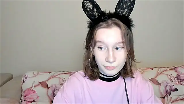 Snapshot of EnigmaSee chatting on January 22, 1:42 am EnigmaSee online show from January 22, 1:42 am