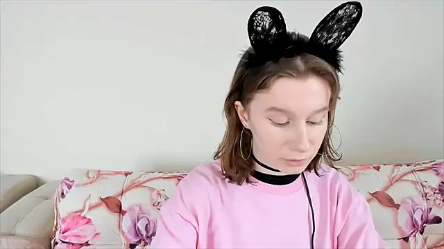 Snapshot of EnigmaSee chatting on January 22, 5:05 am EnigmaSee online show from January 22, 5:05 am