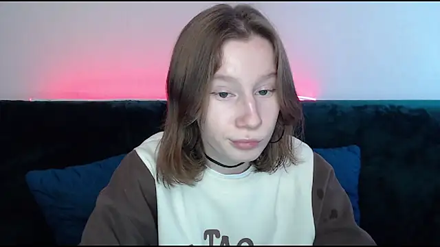 Snapshot of EnigmaSee chatting on January 24, 8:34 am EnigmaSee online show from January 24, 8:34 am