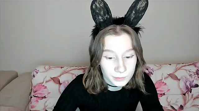 Snapshot of EnigmaSee chatting on January 25, 1:30 pm EnigmaSee online show from January 25, 1:30 pm