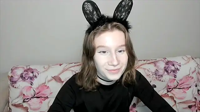 Snapshot of EnigmaSee chatting on January 27, 1:59 am EnigmaSee online show from January 27, 1:59 am