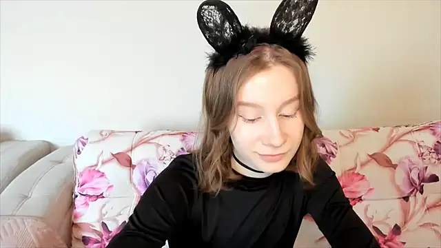 Snapshot of EnigmaSee chatting on January 28, 8:47 am EnigmaSee online show from January 28, 8:47 am