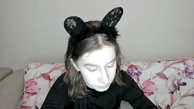 Snapshot of EnigmaSee chatting on January 28, 11:49 am EnigmaSee online show from January 28, 11:49 am