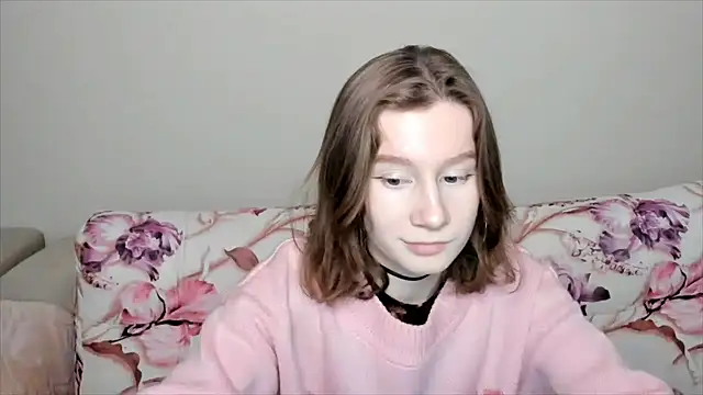 Snapshot of EnigmaSee chatting on January 31, 1:43 am EnigmaSee online show from January 31, 1:43 am