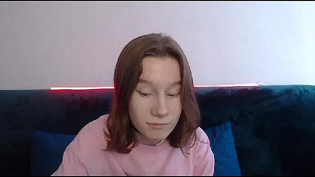 Snapshot of EnigmaSee chatting on February 1, 6:00 am EnigmaSee online show from February 1, 6:00 am