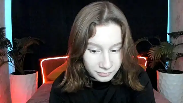 Snapshot of EnigmaSee chatting on February 6, 8:29 am EnigmaSee online show from February 6, 8:29 am