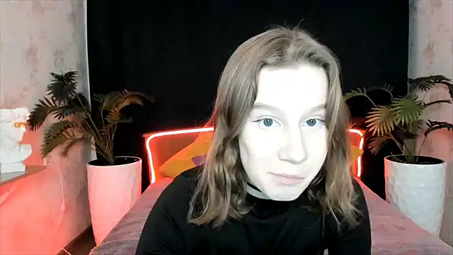 Snapshot of EnigmaSee chatting on February 6, 11:32 am EnigmaSee online show from February 6, 11:32 am