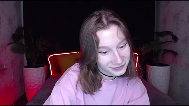 Snapshot of EnigmaSee chatting on February 7, 11:34 am EnigmaSee online show from February 7, 11:34 am