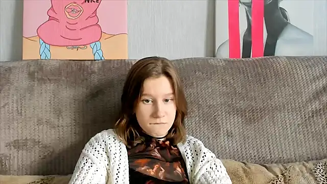 Snapshot of EnigmaSee chatting on February 10, 5:14 am EnigmaSee online show from February 10, 5:14 am